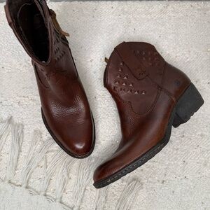 Born brown leather distressed ankle boots 9